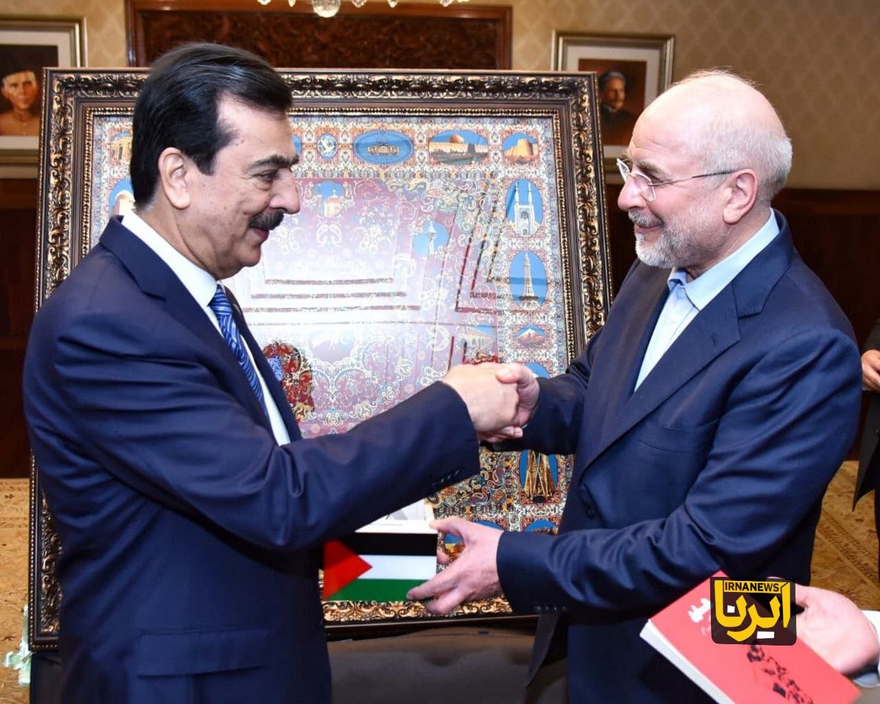 هدیه خاص و نفیس قالیباف به رئیس مجلس سنای پاکستان + عکس