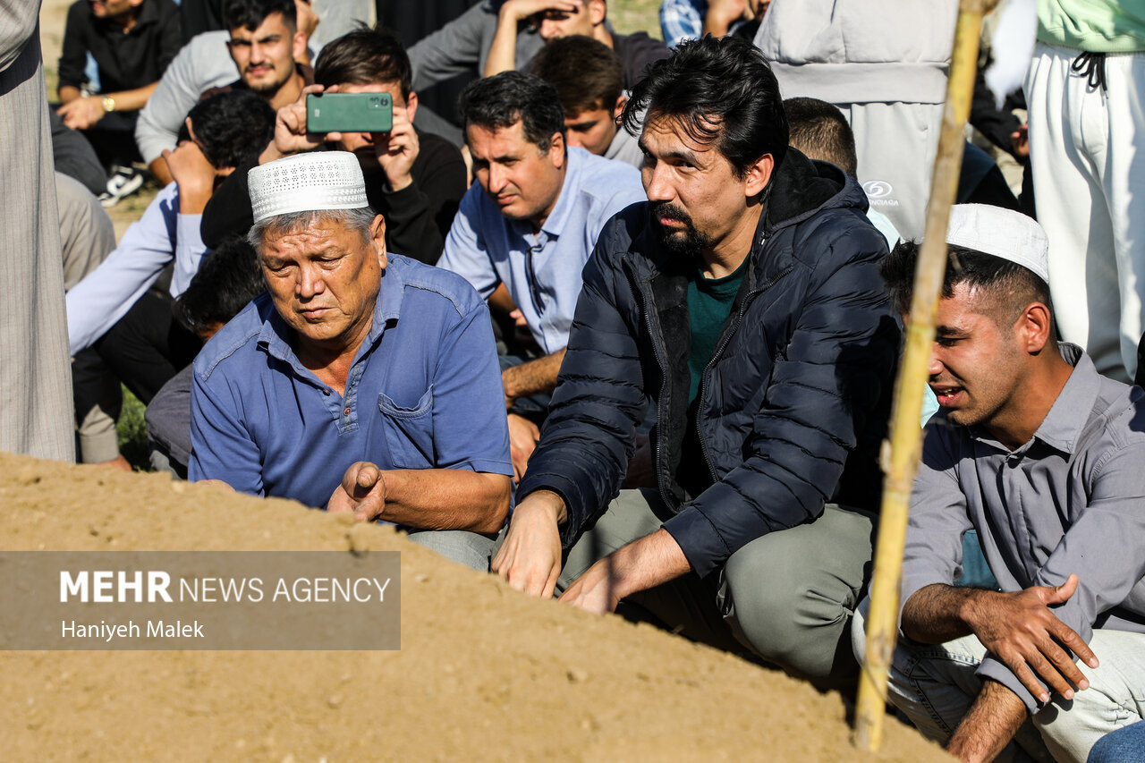 تصاویر مراسم خاکسپاری صابر کاظمی در زادگاهش 9