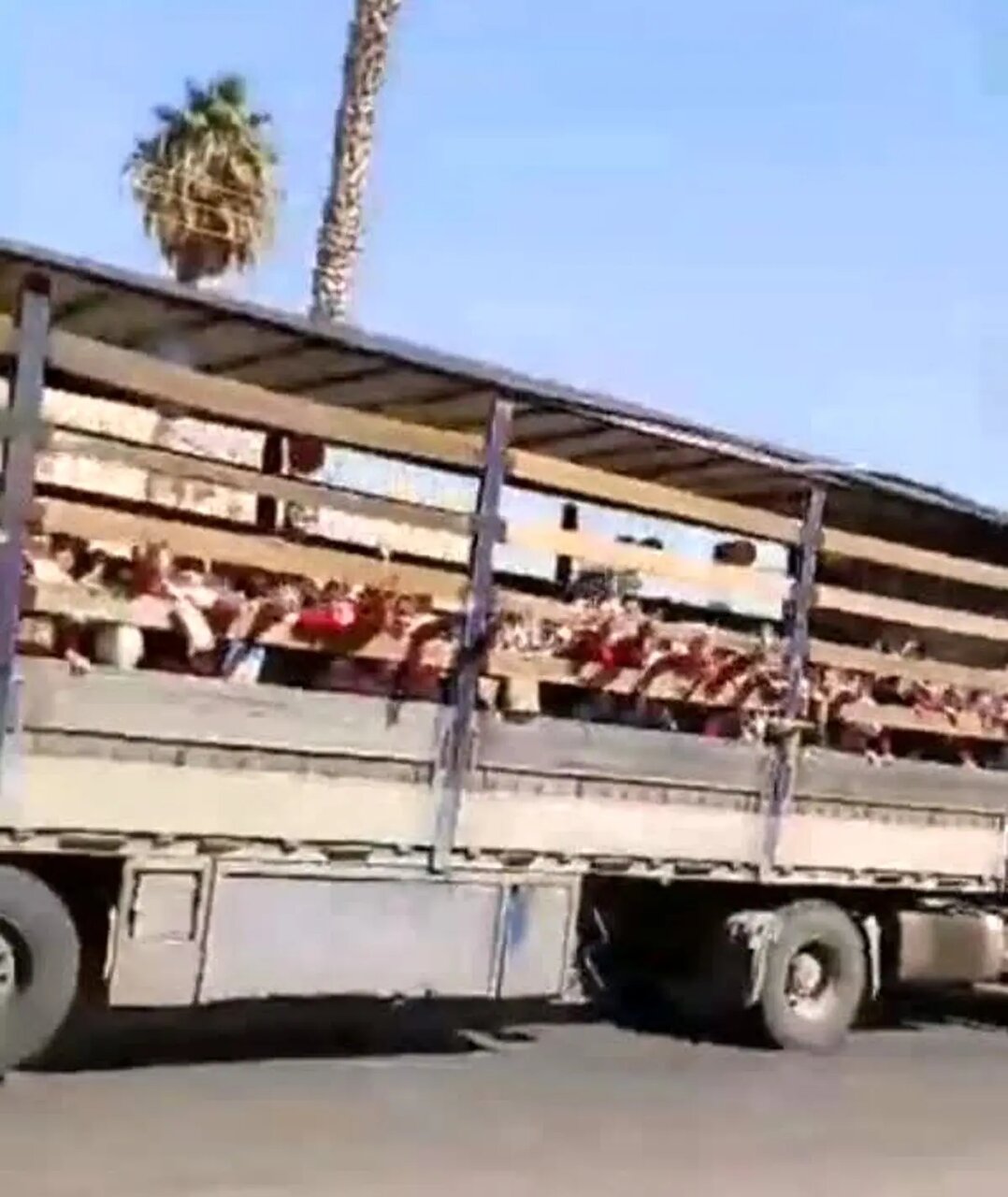 توضیح آموزش و پرورش جهرم درباره انتقال دانشآموزان با کامیون/ عکس توضیح آموزش و پرورش جهرم درباره انتقال دانشآموزان با کامیون/ عکس