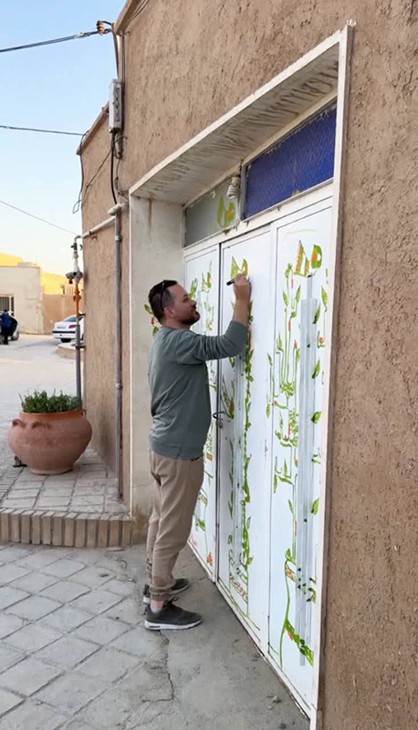 «ارت‌در» در دل کویر سمنان؛ وقتی درهای بیابانک به قاب‌های نقاشی بدل شدند