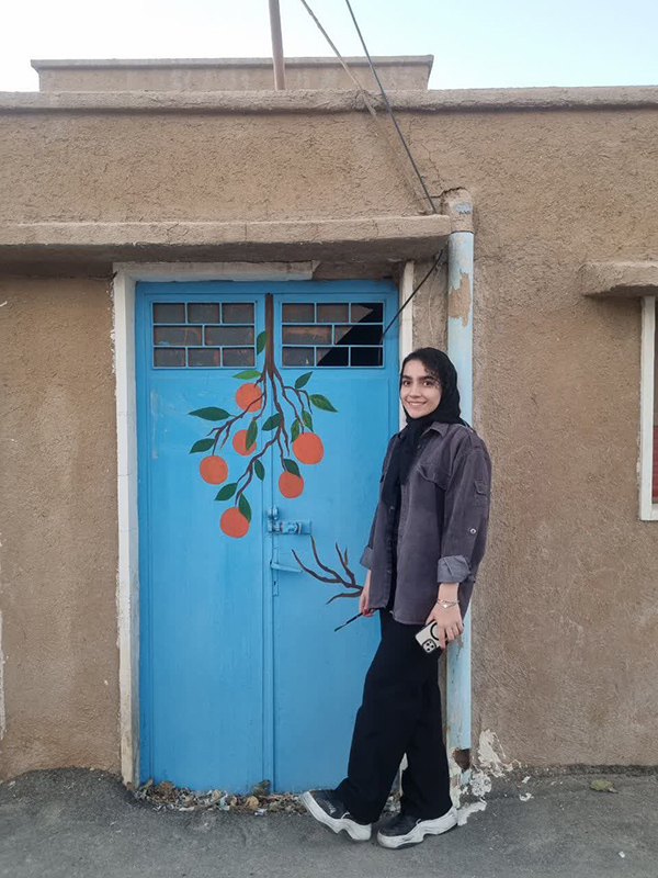 «ارت‌در» در دل کویر سمنان؛ وقتی درهای بیابانک به قاب‌های نقاشی بدل شدند