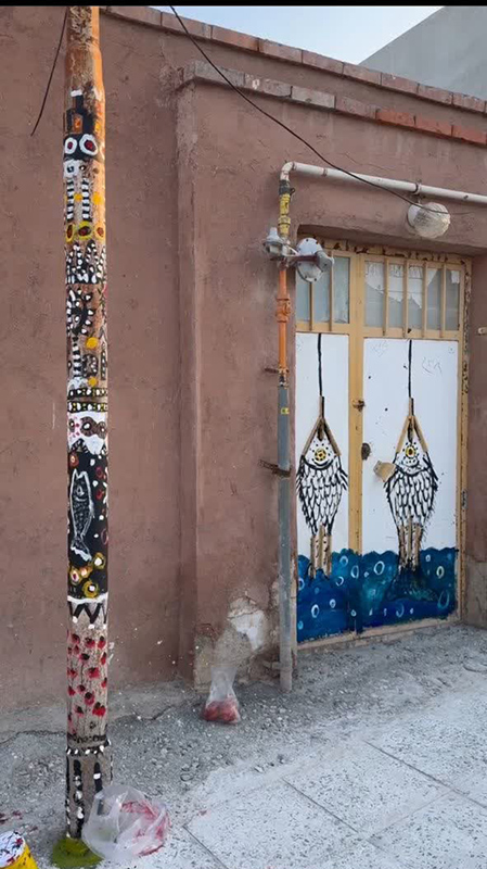 «ارتدر» در دل کویر سمنان؛ وقتی درهای بیابانک به قابهای نقاشی بدل شدند