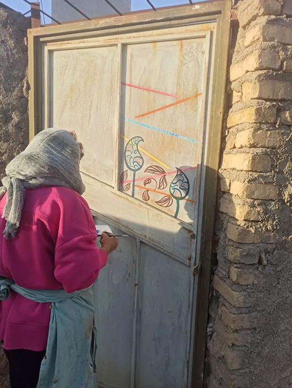 «ارت‌در» در دل کویر سمنان؛ وقتی درهای بیابانک به قاب‌های نقاشی بدل شدند