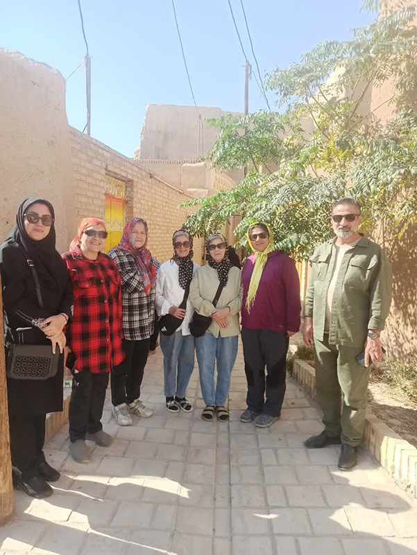 «ارت‌در» در دل کویر سمنان؛ وقتی درهای بیابانک به قاب‌های نقاشی بدل شدند