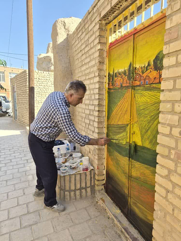 «ارت‌در» در دل کویر سمنان؛ وقتی درهای بیابانک به قاب‌های نقاشی بدل شدند