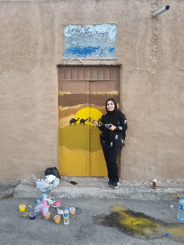 «ارت‌در» در دل کویر سمنان؛ وقتی درهای بیابانک به قاب‌های نقاشی بدل شدند