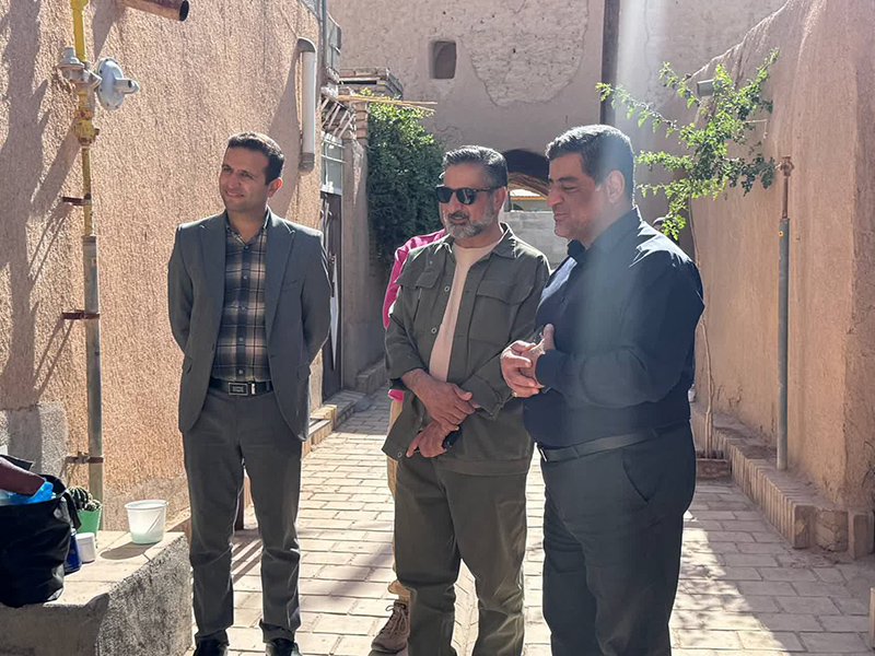 «ارتدر» در دل کویر سمنان؛ وقتی درهای بیابانک به قابهای نقاشی بدل شدند