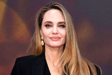 عکس | استایل آنجلینا جولی در خط مقدم جنگ در اوکراین عکس | استایل آنجلینا جولی در خط مقدم جنگ در اوکراین