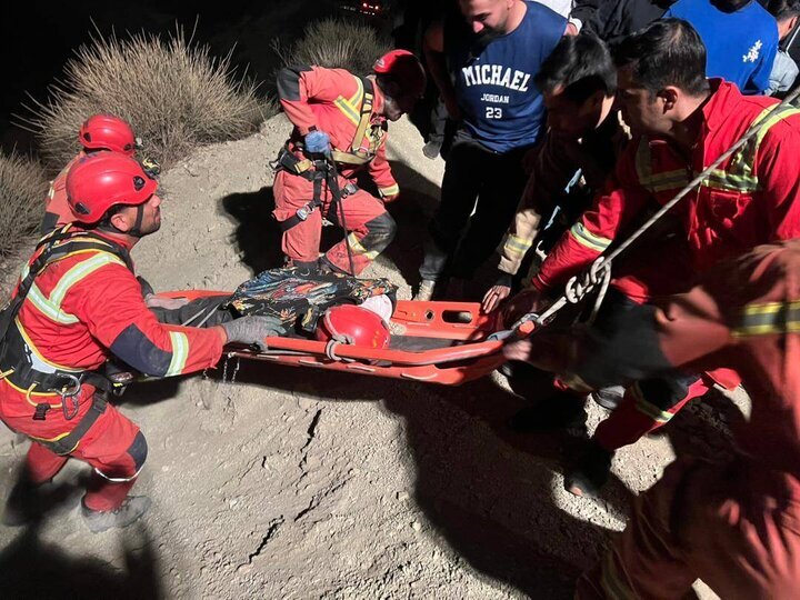 نجات معجزهآسای جوان ۱۸ ساله بعد از سقوط ۱۸۰ متری/ عکس