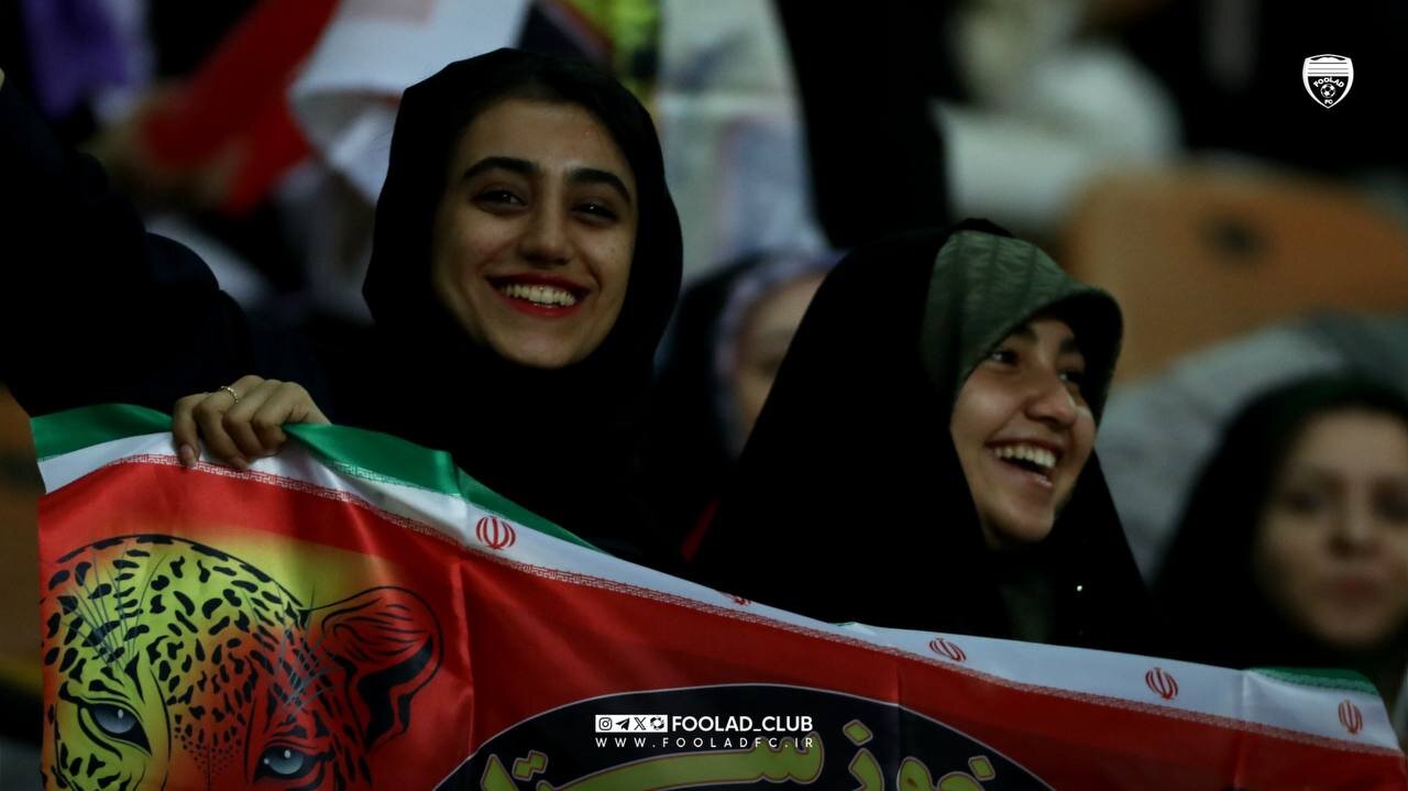 تصاویری از اولین حضور زنان اهوازی در ورزشگاه