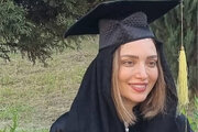 ببینید | اشک شوق بهنوش طباطبایی، بازیگر سینما در جشن فارغ التحصیلی دکترای روانشناسی