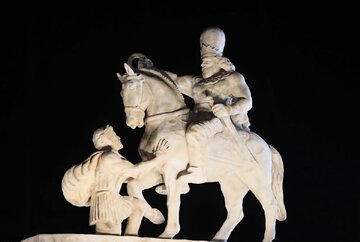 خیابان شاپور در تهران بد بود، مجسمه او خوب است!/ نام خبرگزاری رسمی کشور پارس بود، به خبرگزاری جمهوری اسلامی تغییر کرد / از کی یهو ناسیونالیست شدند؟