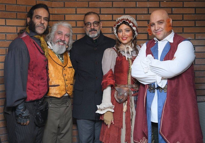 علیرضا قربانی در کنار بهنوش طباطبایی و سیامک انصاری + عکس