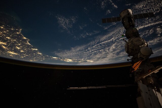 ثبت لحظه دیدار زمین و فضا / وقتی عکاس و فضانورد از هم عکس گرفتند