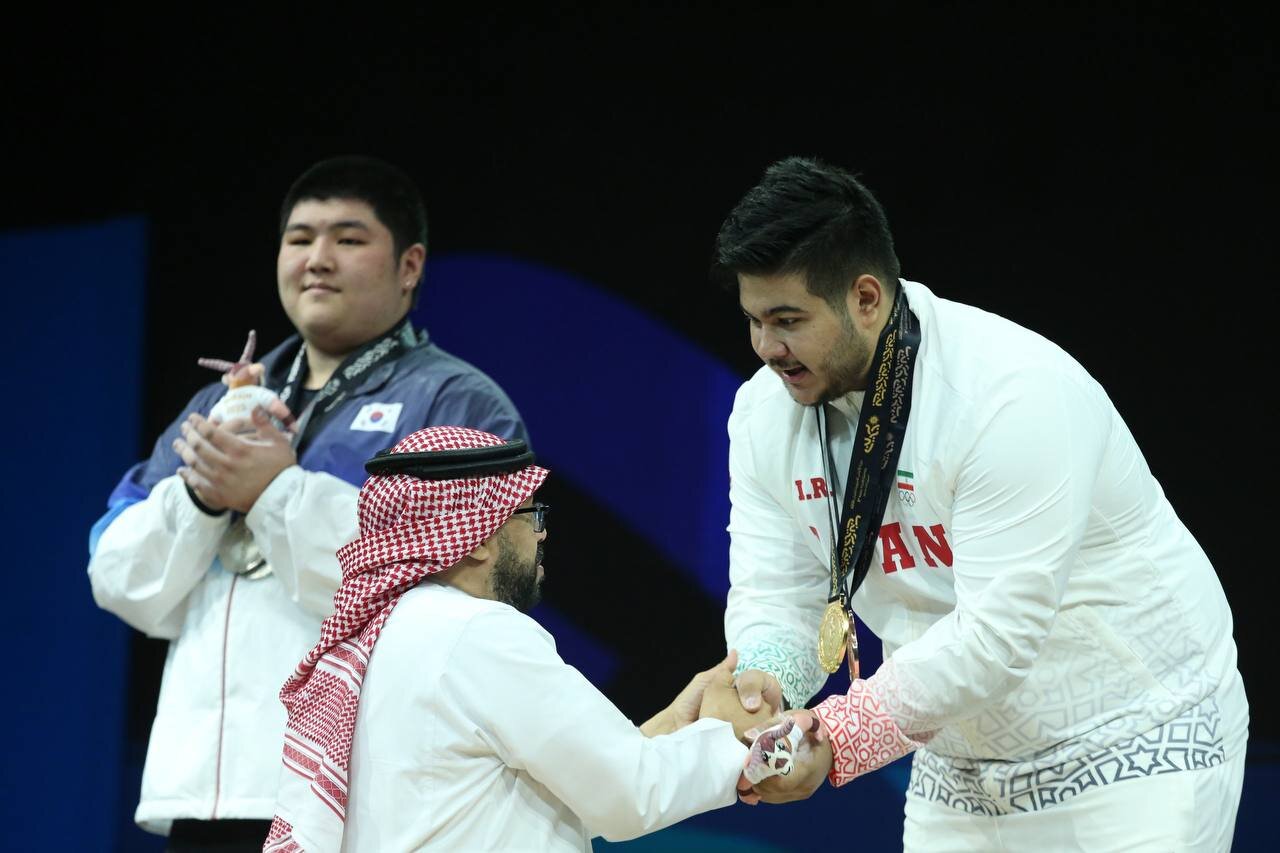 خوشحالم عنوان قویترین نوجوانان آسیا به ایران رسید/ نگاههای زیادی به من بود و باید مدال می گرفتم