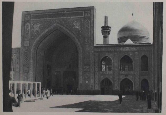 اختلاس ۲٫۵ کیلوگرم طلا از آستان قدس رضوی، ماجرایی است که حدود شصت سال پیش رخ داده است.