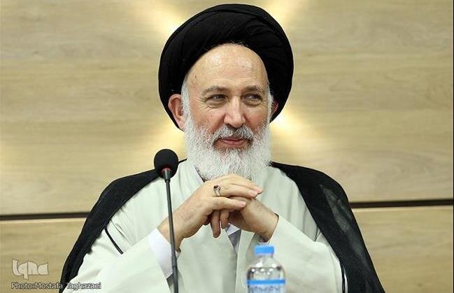 عضو مجمع مدرسین حوزه تاکید کرد: قرآن، برخلاف عصای موسی که مختص او بود، برای همه قابل دسترسی است/ اعجاز قرآن، اعجاز عقلانی و سازنده تمدن به شمار میرود. عضو مجمع مدرسین حوزه تاکید کرد: قرآن، برخلاف عصای موسی که مختص او بود، برای همه قابل دسترسی است/ اعجاز قرآن، اعجاز عقلانی و سازنده تمدن به شمار میرود.