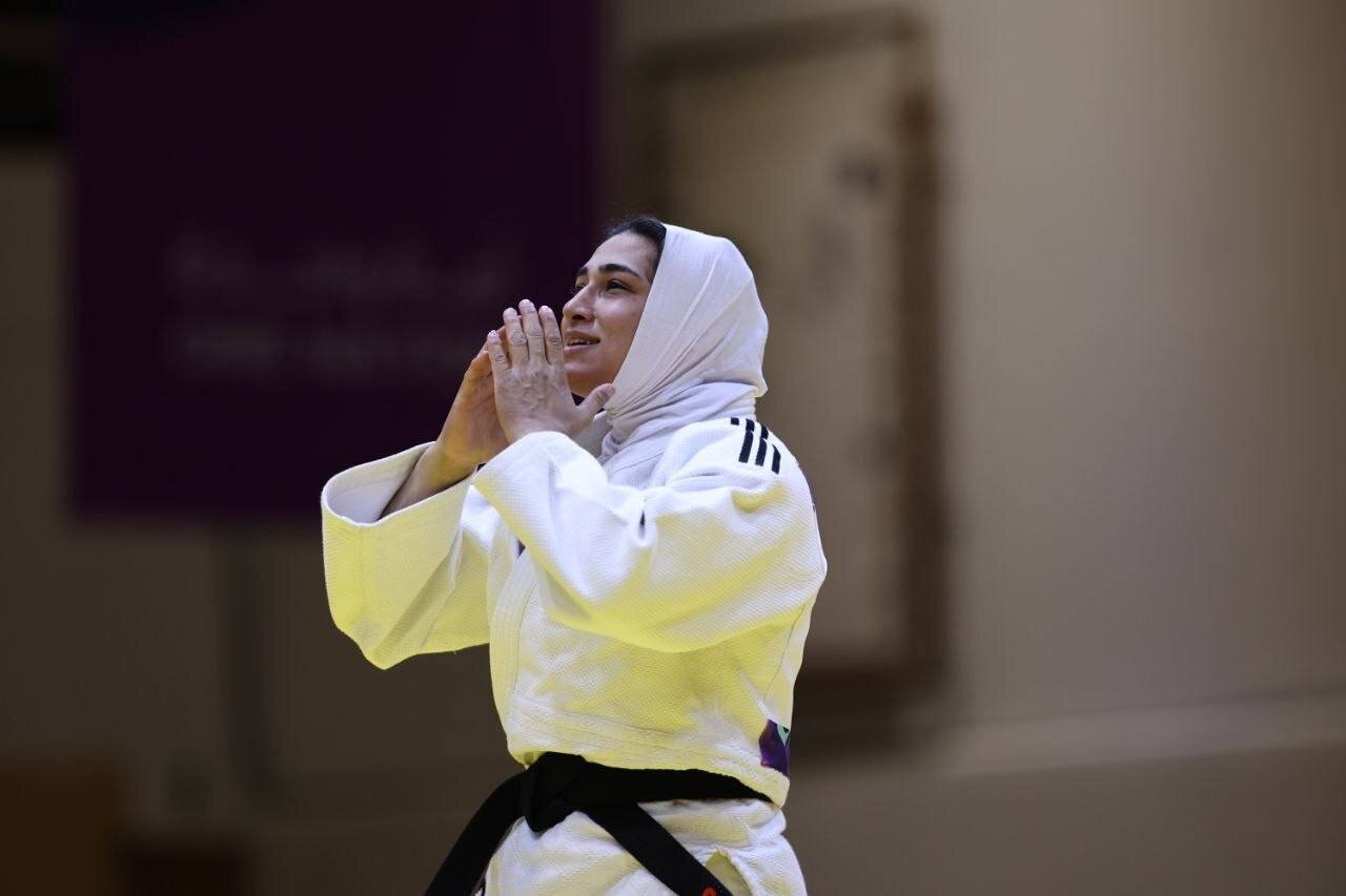 عکس| بوسه بر پیشانی پرچمدار برنزی ایران در ریاض