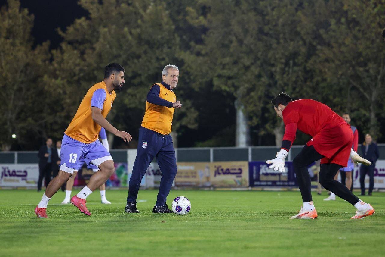 تصاویر حضور رییس جمهور در تمرین تیم ملی فوتبال ایران