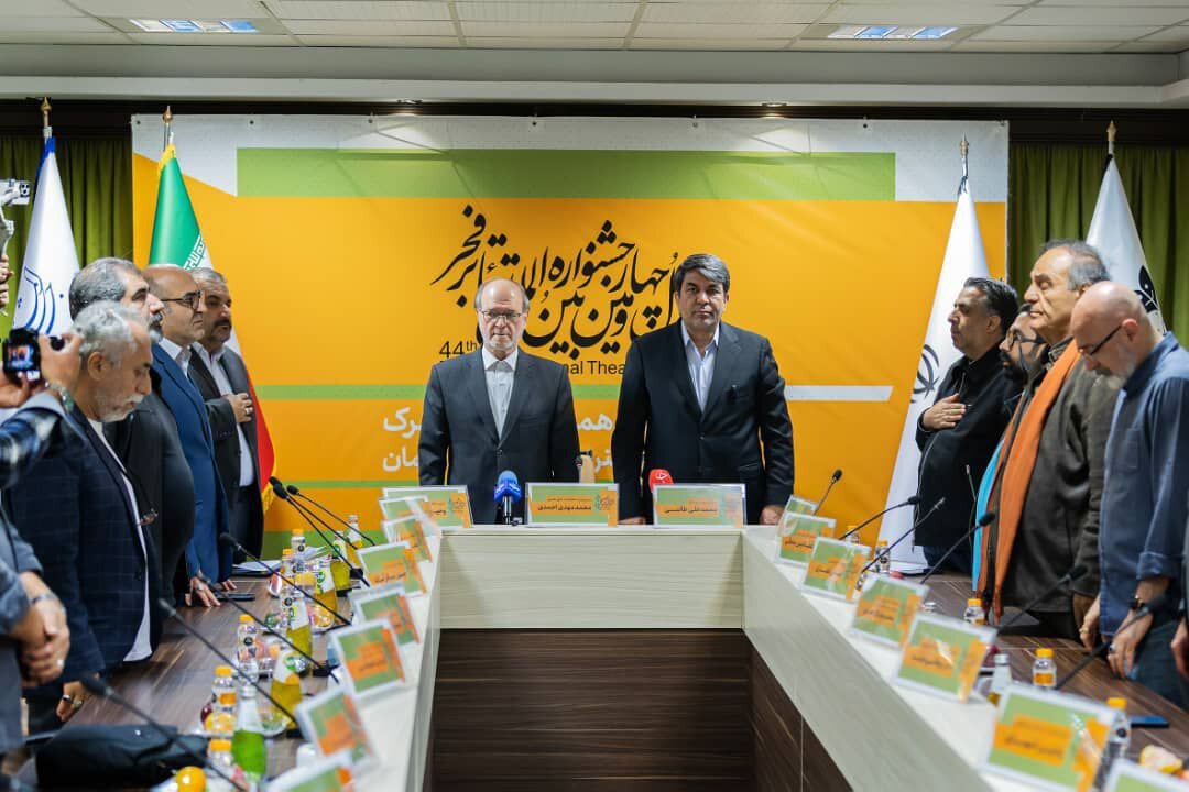 ۵ بخش از جشنواره تئاتر فجر به کرمان میرود/ در جلسه استاندار کرمان با معاونت هنری چه گذشت؟