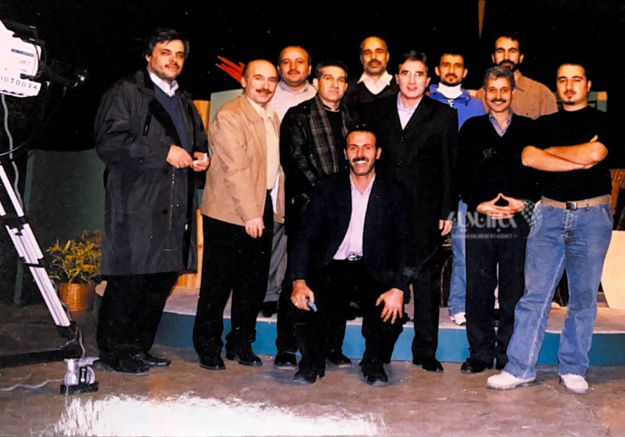 عکس | تصویری دیده نشده از برانکو ایوانکوویچ در دهه ۸۰ در پشت صحنه برنامه تلویزیونی در ایران