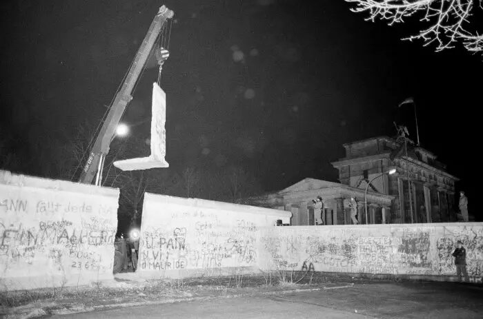 هفده قاب خیره‌کننده از لحظه فروریختن دیوار برلین