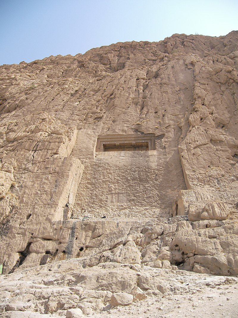 خاطرات ناصرالدینشاه: دست چپ، دخمه داود، مقبره سلاطین قدیم عجم است