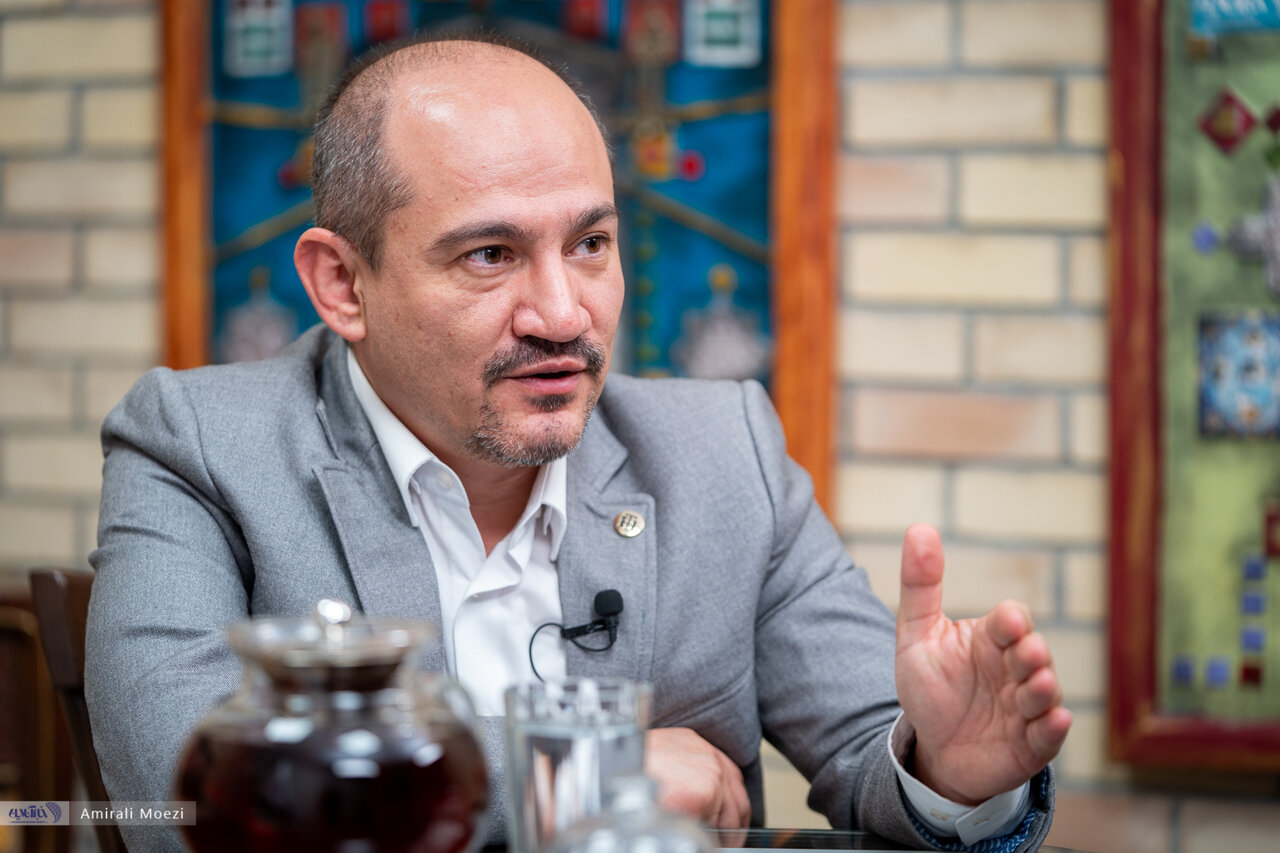 حمزه رحیم صفوی: ذات انسانها اینگونه است اگر در یک خانواده چهار تا بچه باشند هیچ کدام شبیه هم نیستند؛ نه شکلشان، نه ژنتیکشان و نه فکرشان!