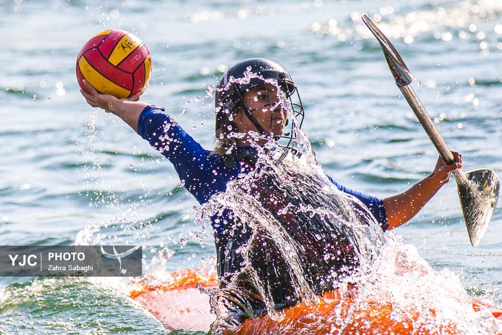 عکس| جدال دخترهای قایقران در دریاچه ورزشگاه آزادی