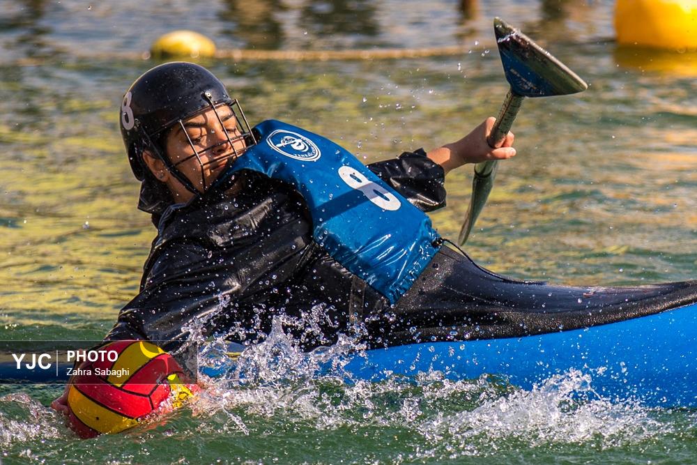 عکس| جدال دخترهای قایقران در دریاچه ورزشگاه آزادی