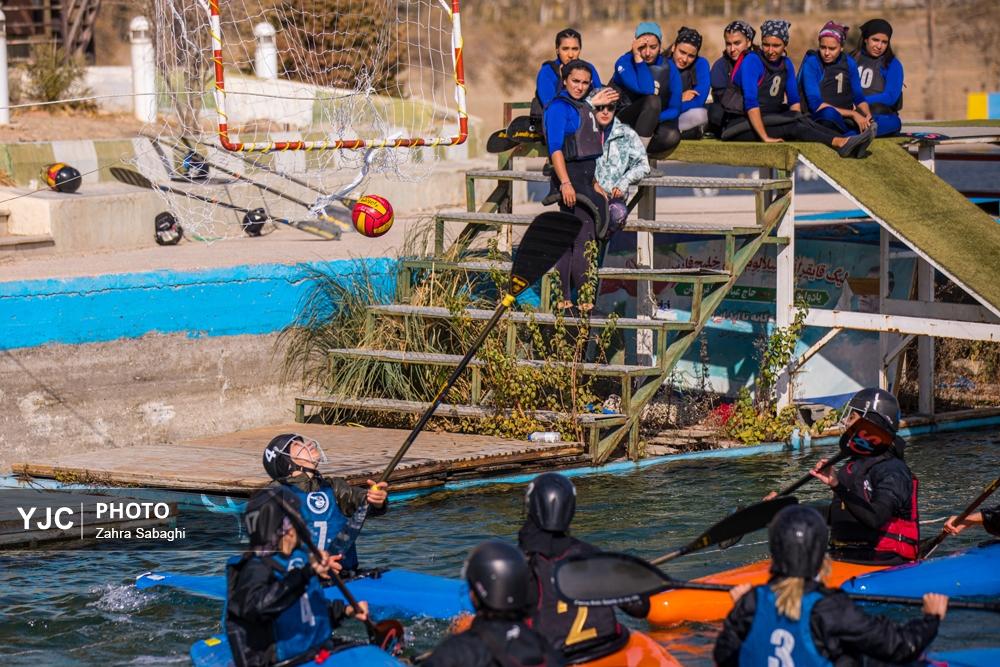 عکس| جدال دخترهای قایقران در دریاچه ورزشگاه آزادی