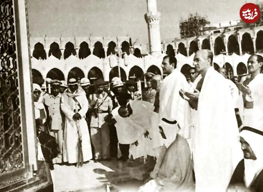 عکس/ اردشیر زاهدی و محمدرضا پهلوی در کنار خانه کعبه؛ دهه ۴۰