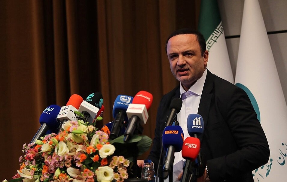 مسرور بر لزوم شناسایی ریسک‌ها و تجدید نظر در سیاست‌های اقتصادی کشور تأکید کرد.