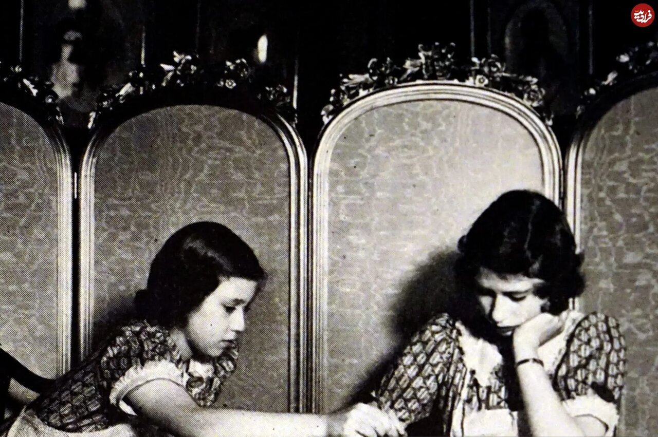 عکس/ ملکه الیزابت دوم در کلاس درس و در کنار خواهرش؛ سال ۱۳۱۶