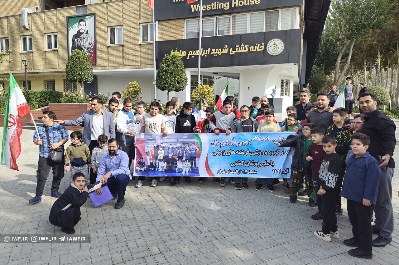 عکس| سرشاخ فرشته های زمینی با قهرمانان جهان