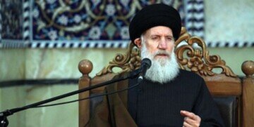 بعضیها بد میکنند، میگویند الان فاطمه زهرا(س) و امام زمان اینجاست! اینها بیادبی است، دکانداری است! بعضیها بد میکنند، میگویند الان فاطمه زهرا(س) و امام زمان اینجاست! اینها بیادبی است، دکانداری است!