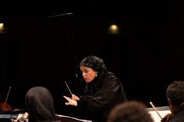 کنسرت ارکستر سمفونیک تهران به رهبری خانم *پانیذ فریوسفی*