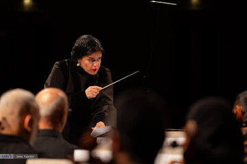 کنسرت ارکستر سمفونیک تهران به رهبری خانم *پانیذ فریوسفی*