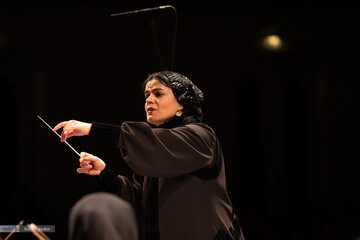 کنسرت ارکستر سمفونیک تهران به رهبری خانم *پانیذ فریوسفی*