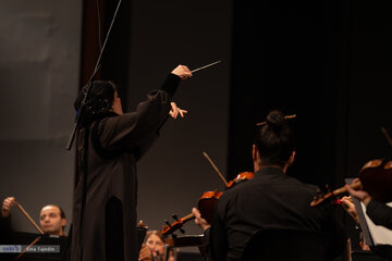 کنسرت ارکستر سمفونیک تهران به رهبری خانم *پانیذ فریوسفی*