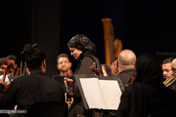 کنسرت ارکستر سمفونیک تهران به رهبری خانم *پانیذ فریوسفی*