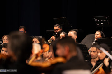 کنسرت ارکستر سمفونیک تهران به رهبری خانم *پانیذ فریوسفی*