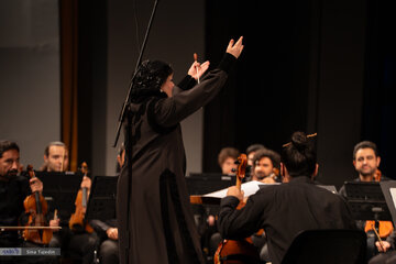 کنسرت ارکستر سمفونیک تهران به رهبری خانم *پانیذ فریوسفی*