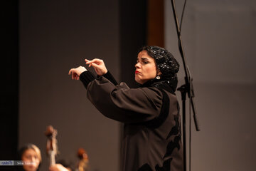 کنسرت ارکستر سمفونیک تهران به رهبری خانم *پانیذ فریوسفی*