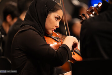 کنسرت ارکستر سمفونیک تهران به رهبری خانم *پانیذ فریوسفی*