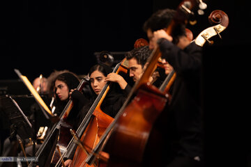 کنسرت ارکستر سمفونیک تهران به رهبری خانم *پانیذ فریوسفی*