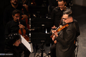 کنسرت ارکستر سمفونیک تهران به رهبری خانم *پانیذ فریوسفی*