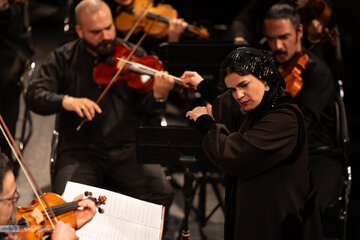 کنسرت ارکستر سمفونیک تهران به رهبری خانم *پانیذ فریوسفی*