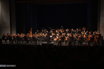 کنسرت ارکستر سمفونیک تهران به رهبری خانم *پانیذ فریوسفی*