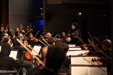 کنسرت ارکستر سمفونیک تهران به رهبری خانم *پانیذ فریوسفی*